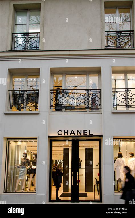 chanel paris boutique opening hours|Chanel store locations in Paris.